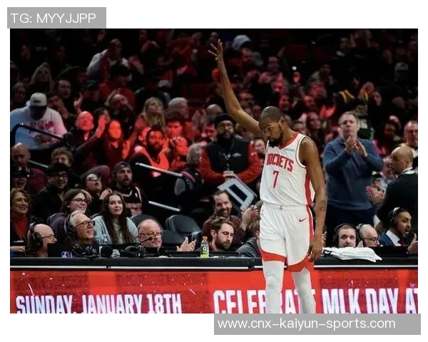 热火与篮网激战正酣球员表现引发球迷热议与期待